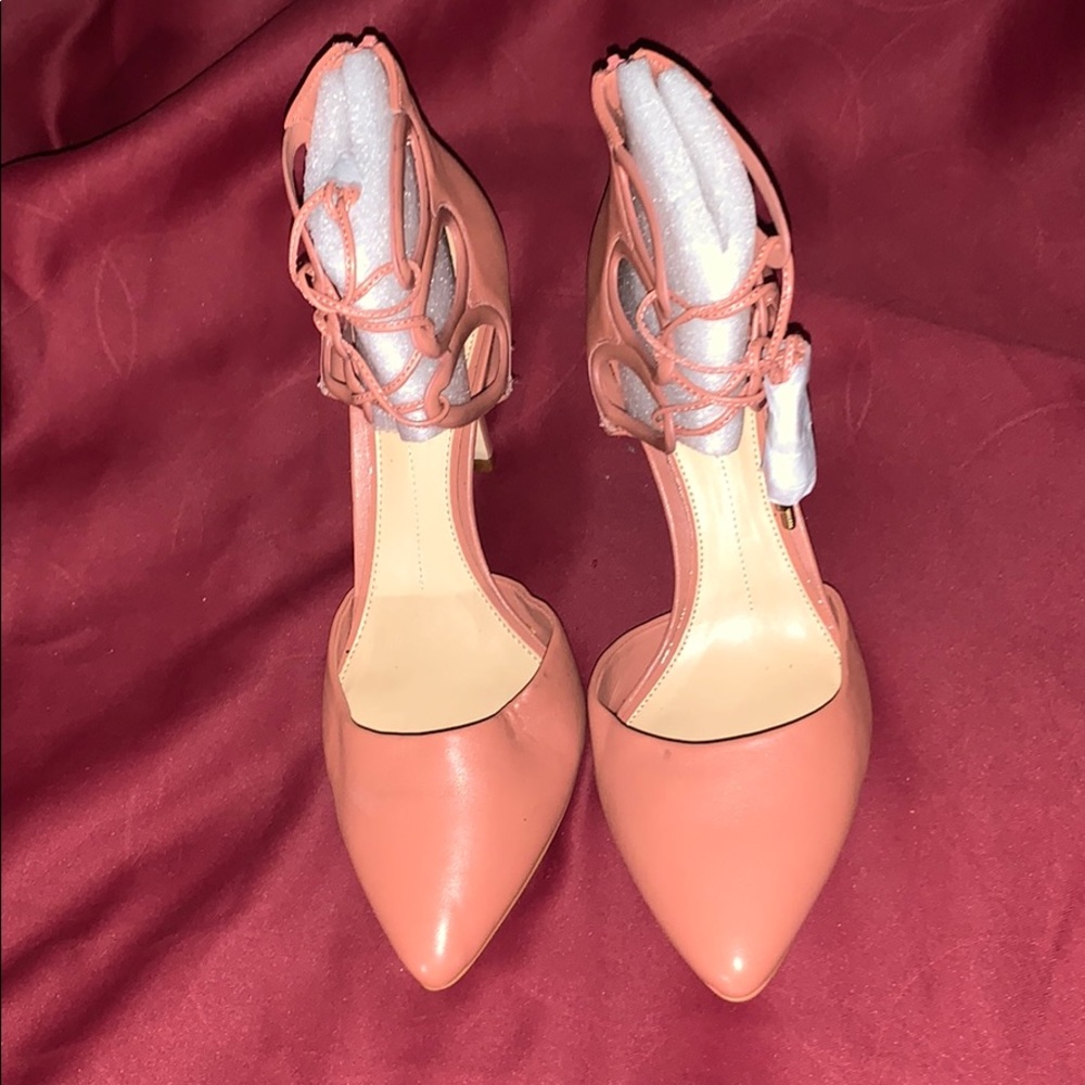 Front tie Pumps
